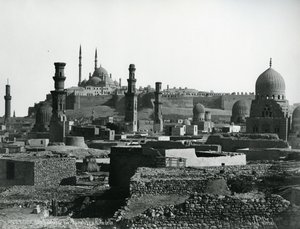 カリフの城塞と墓、カイロ、1880年頃 作： J. Pascal Sebah